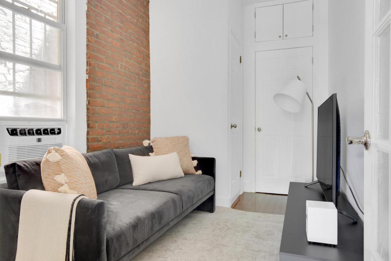 Sunlit Les 1br W Wd Nr Bd Train Nyc-865 New York