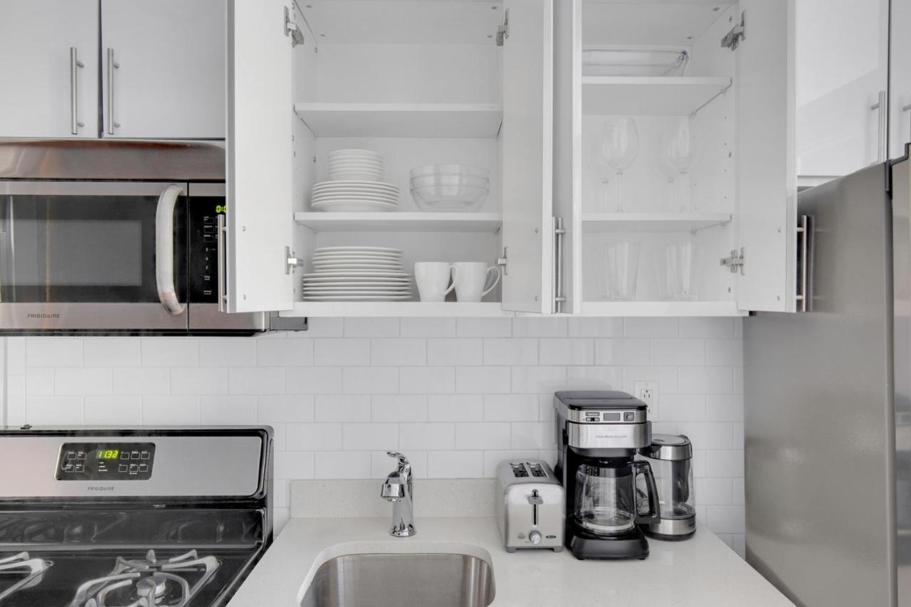 Sunlit Les 1br W Wd Nr Bd Train Nyc-865 Apartment *