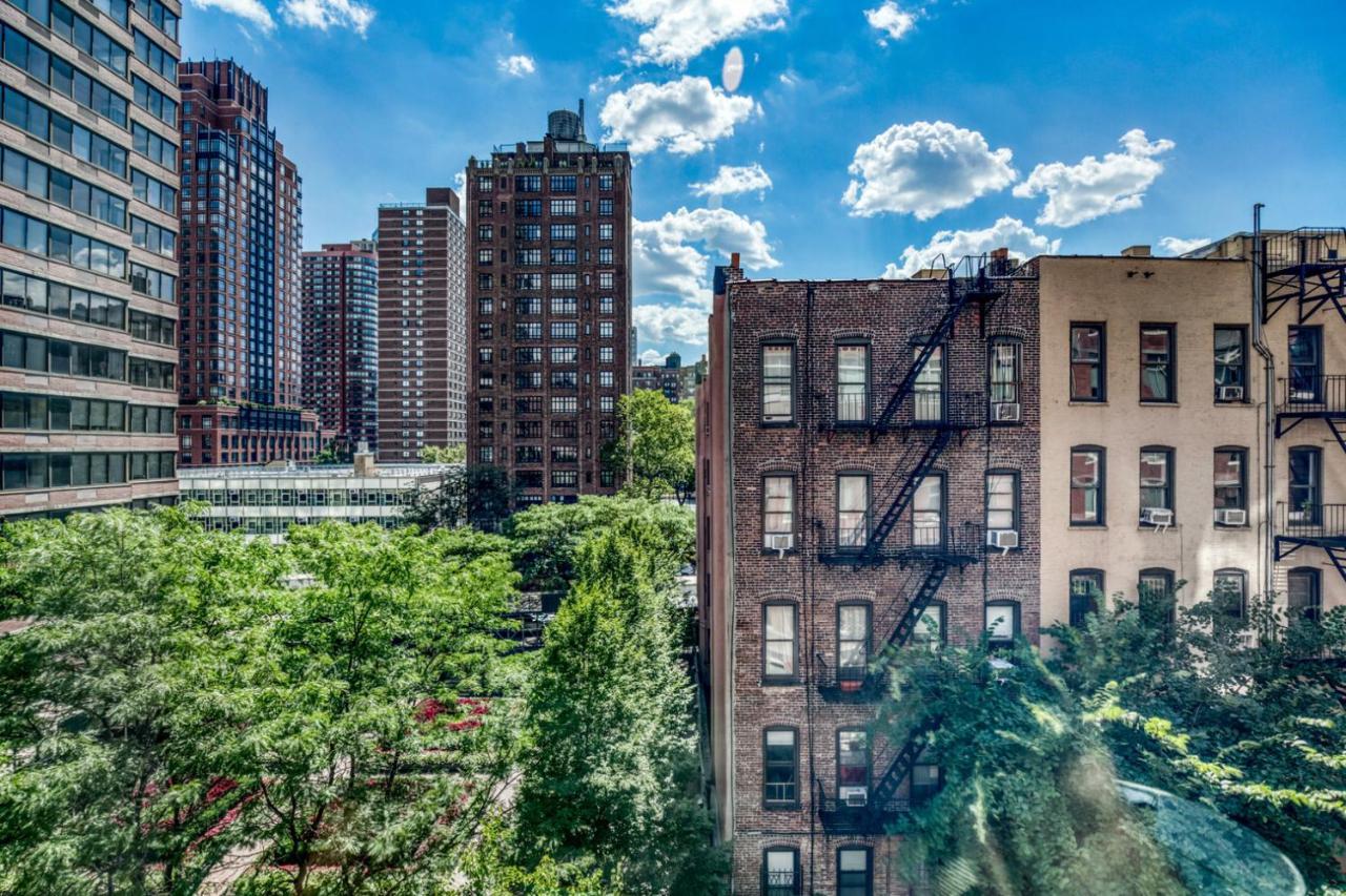 Ues W Dm Elevator Gym Nr Park Nyc-920 * New York