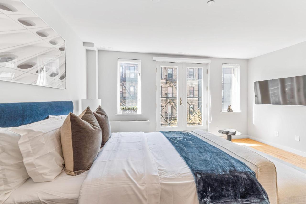 Modern Studio With Charming Juliet Balcony In Upper East Side Holiday home