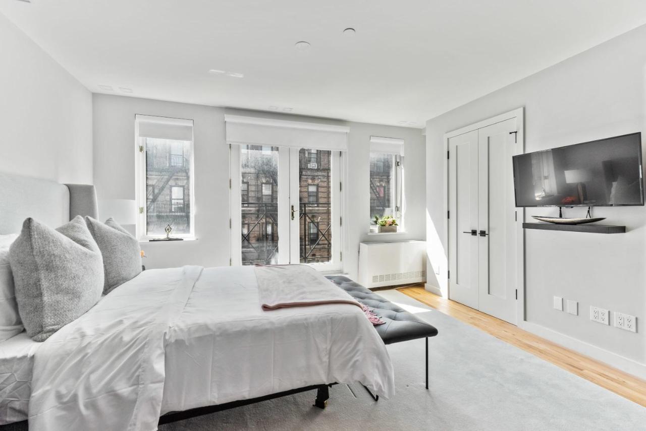 Luxe Studio With Charming Juliet Balcony