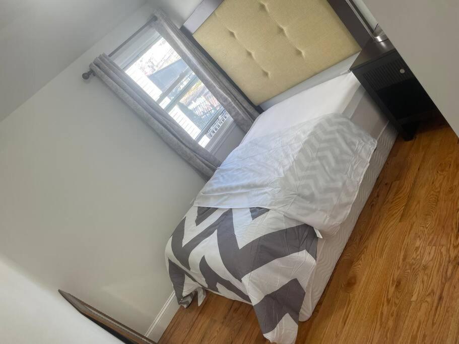 Gem In The Bronx, Apartment