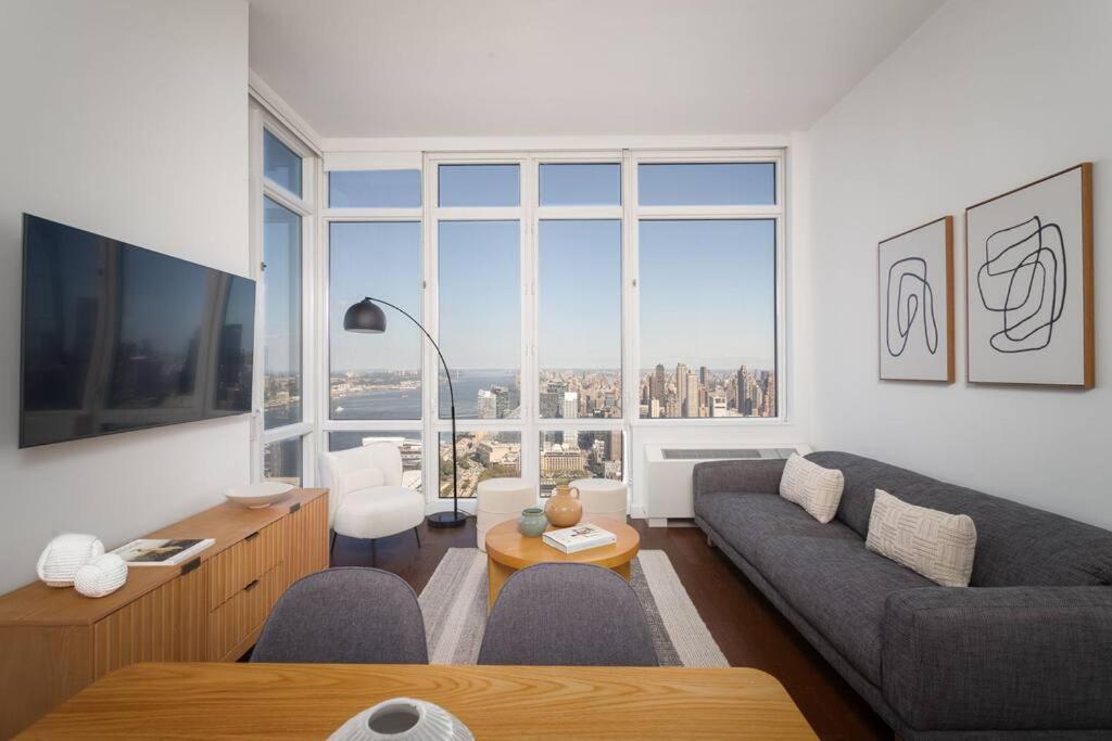 Apartment Stunning By Time Square & Hudson Yards New York