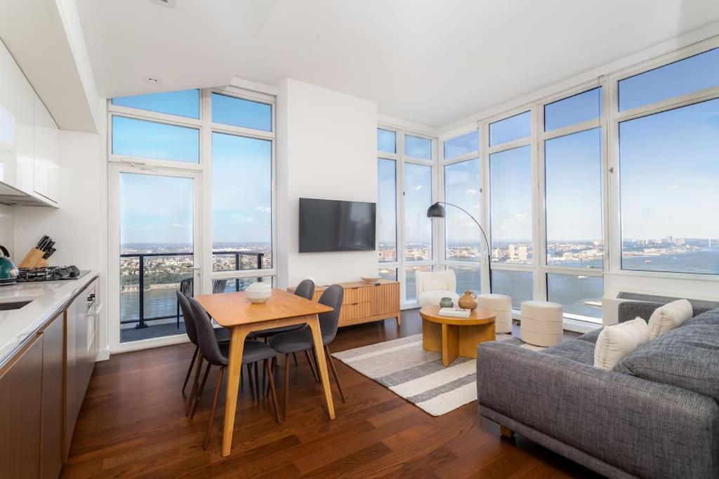 Stunning By Time Square & Hudson Yards Apartment New York