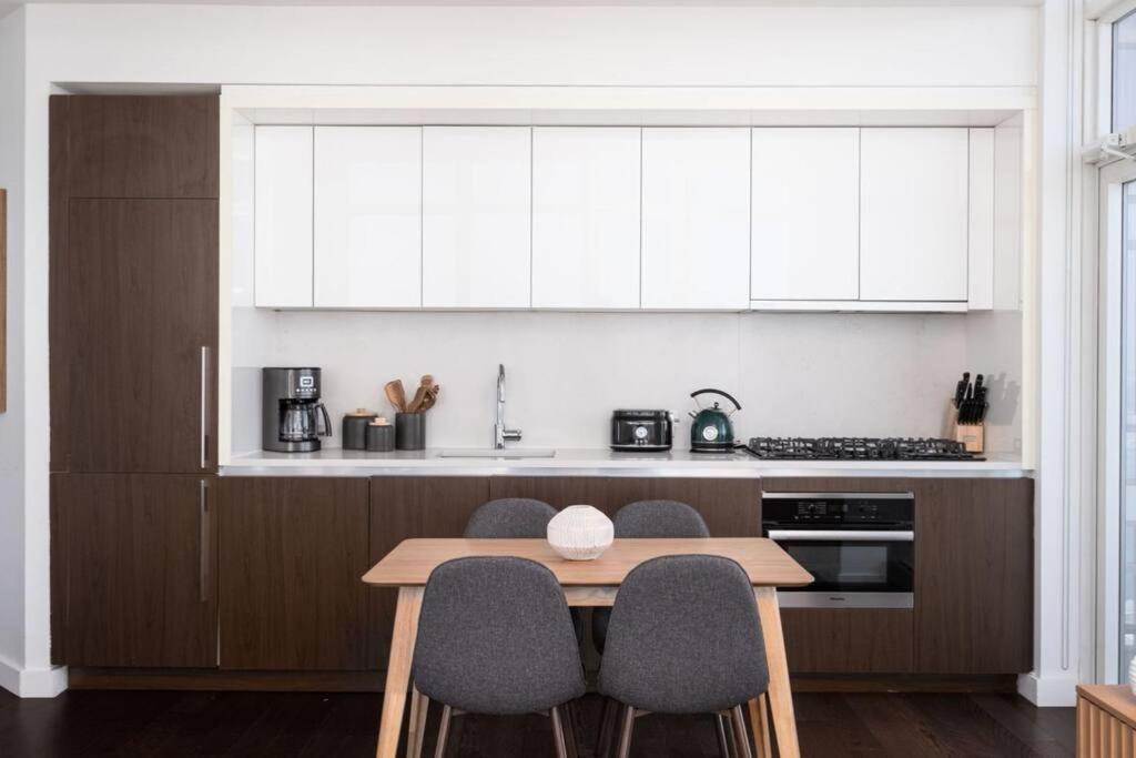Apartment Stunning By Time Square & Hudson Yards *