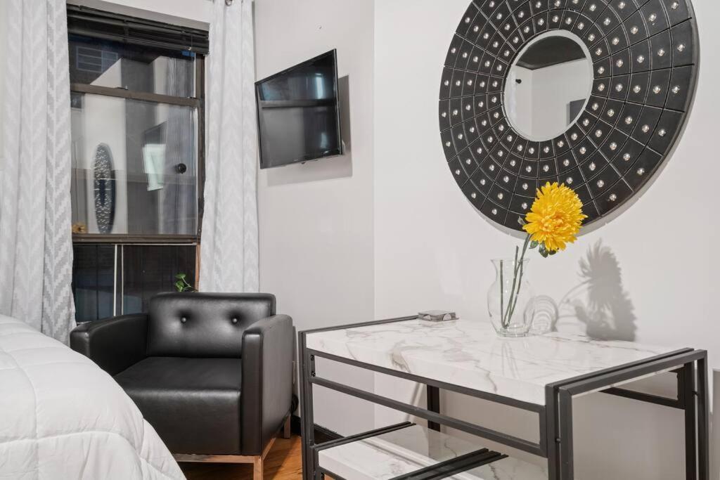 Midtown - Walking Distance To Times Square *