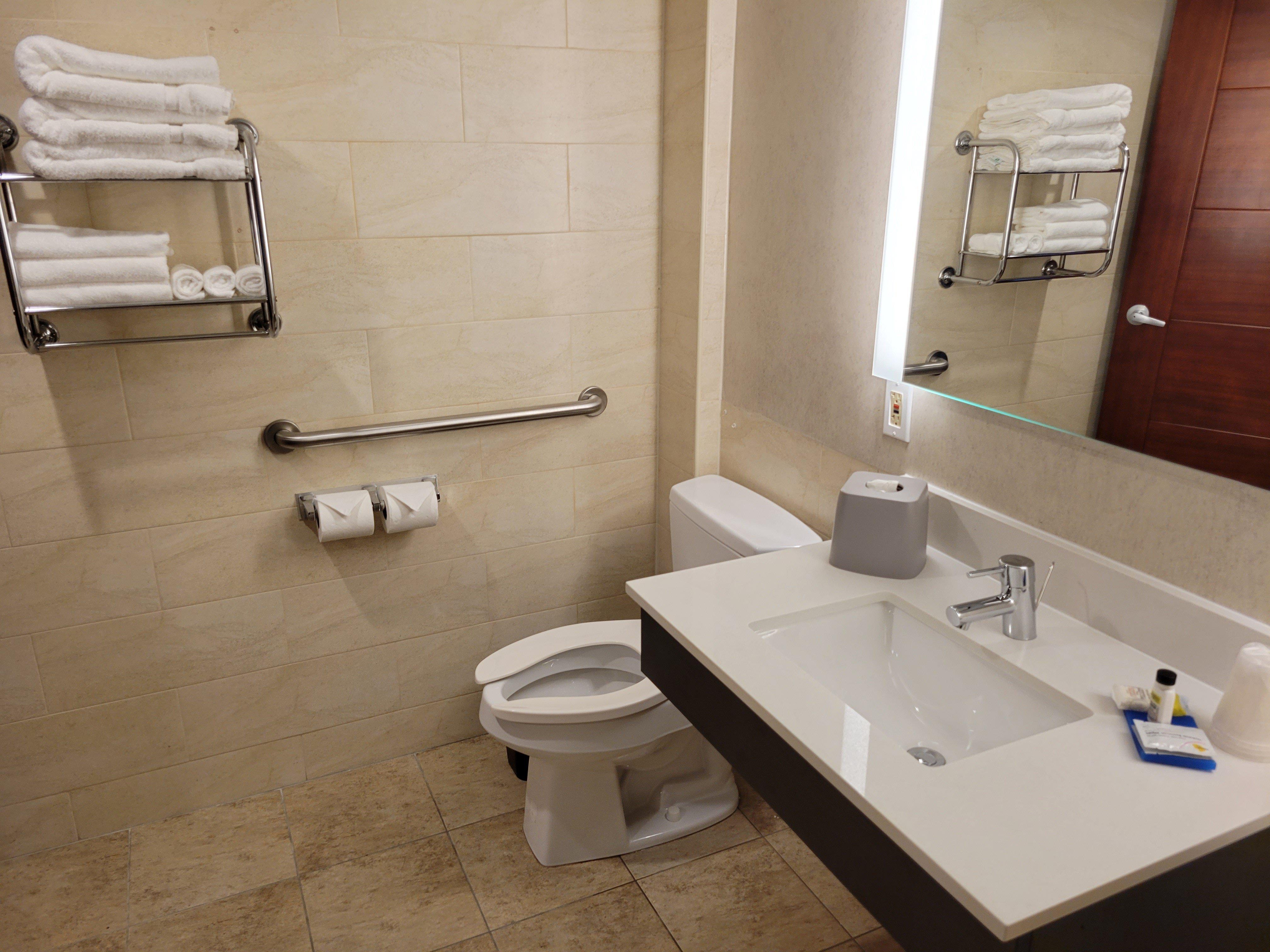 Express Maspeth By Ihg Hotel New York