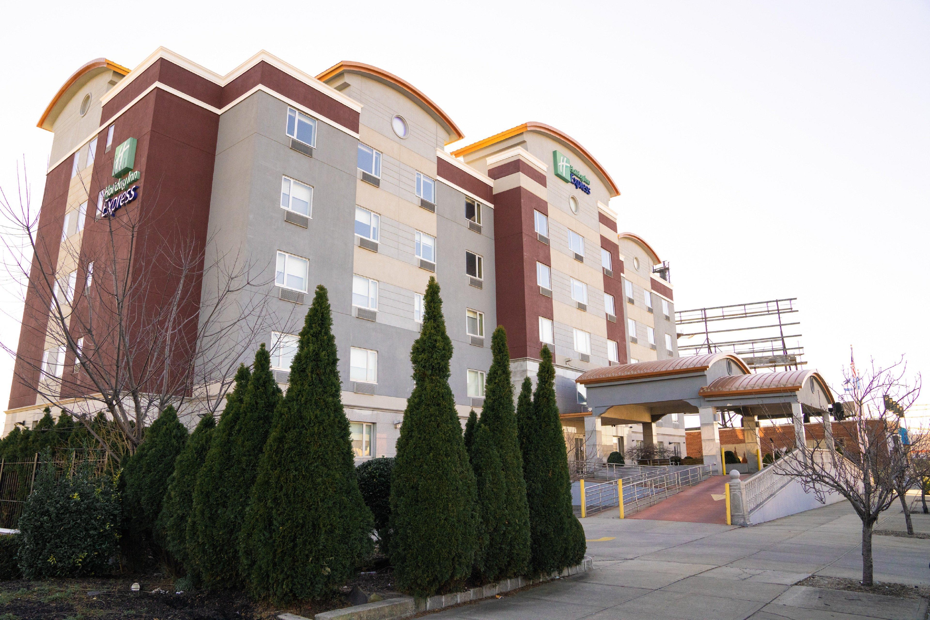 Express Maspeth By Ihg 2*