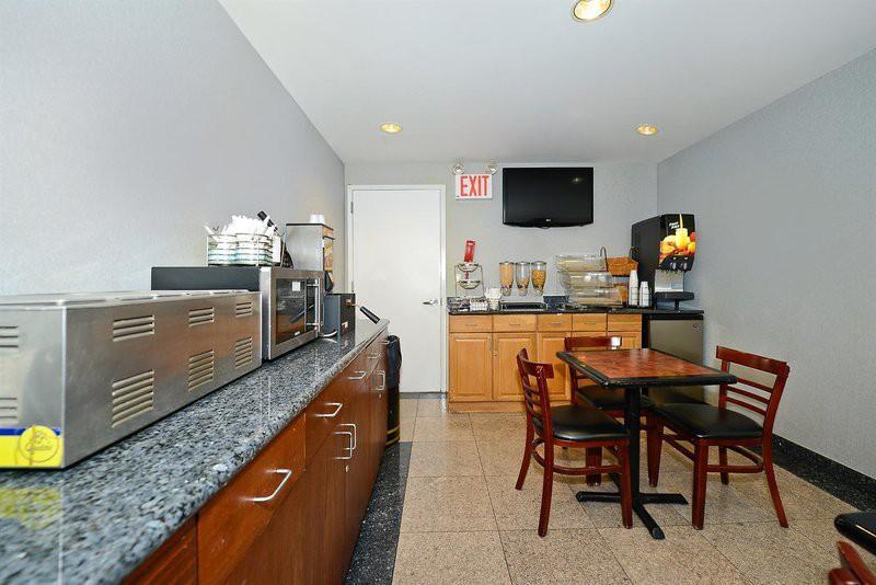 Hotel East 2*