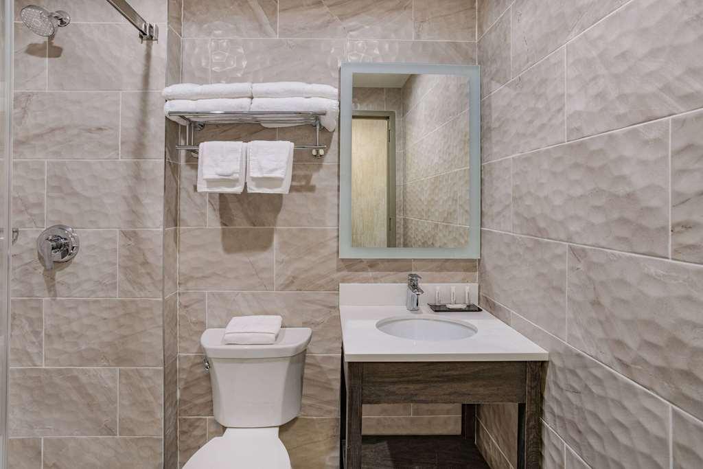 Days By Wyndham Bronx Nyc Hotel