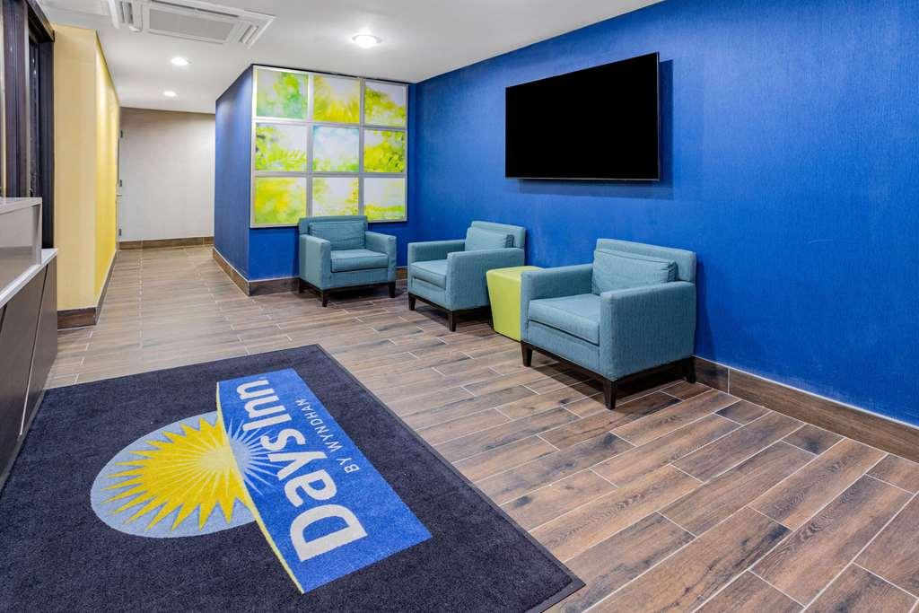 Days By Wyndham Bronx Nyc Hotel