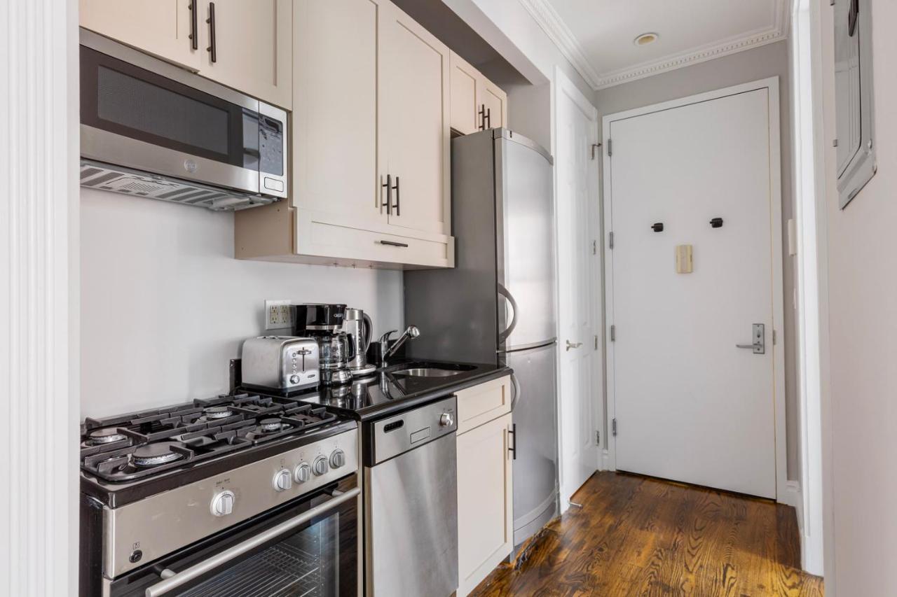 Apartment East Village 2br W Wd Nr Groceries Shops Nyc-1235 New York