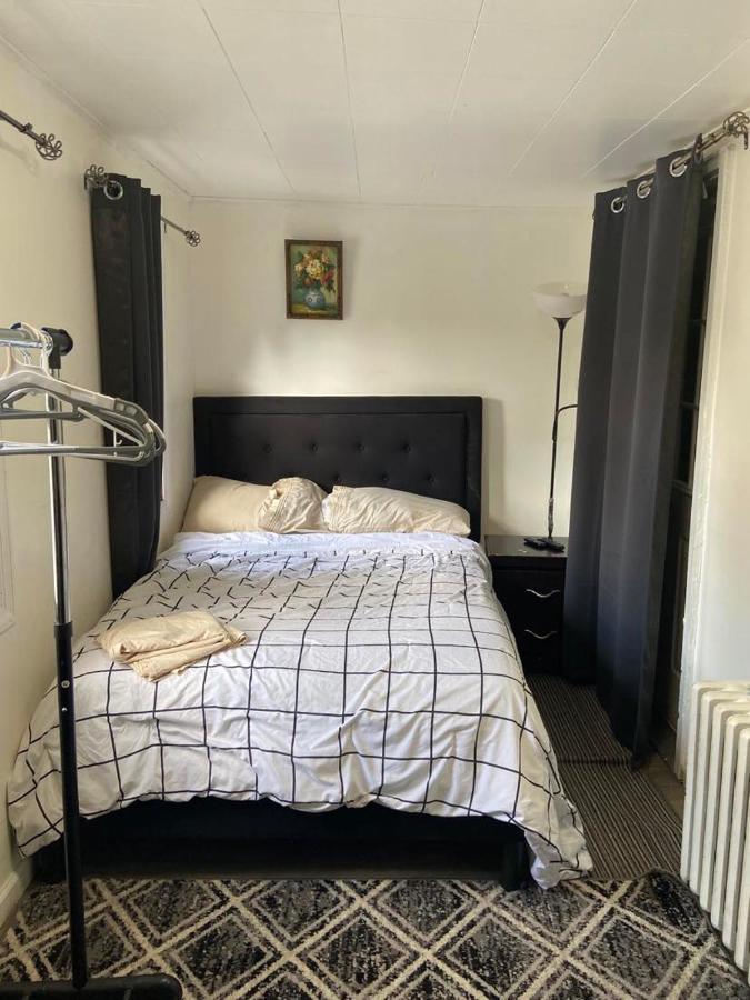 Cozzy With Private Entrance And Drive Way Homestay *