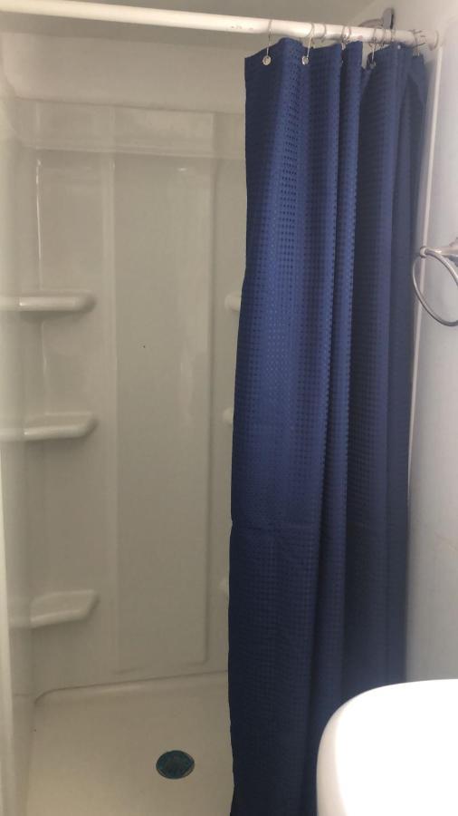 Cozzy With Private Entrance And Drive Way Homestay New York
