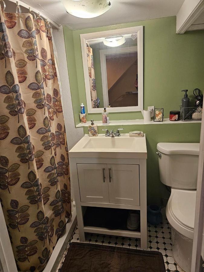 Guest house Warm Queens 5 Min From Laguardia 1 Min From Train *