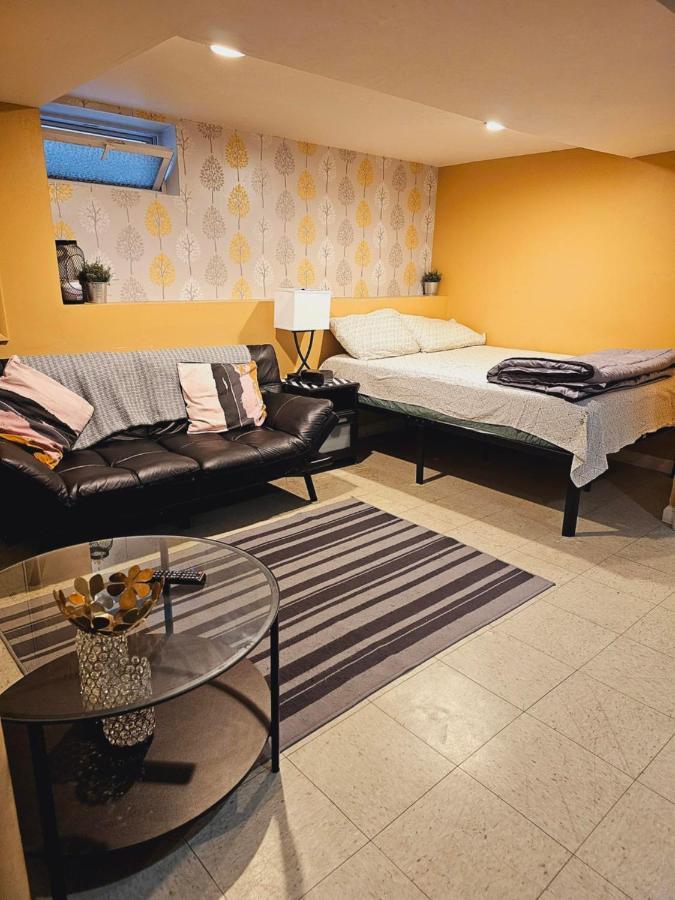 Guest house Warm Queens 5 Min From Laguardia 1 Min From Train
