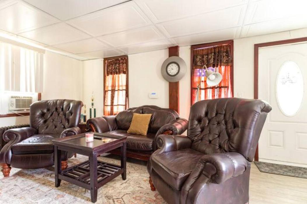Homestay Cozzy With Private Entrance And Drive Way