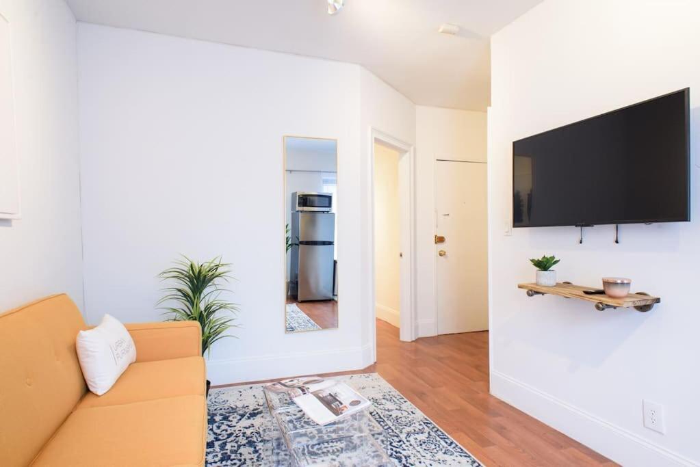 69-5d Modern Lower East East 1br Brand New New York