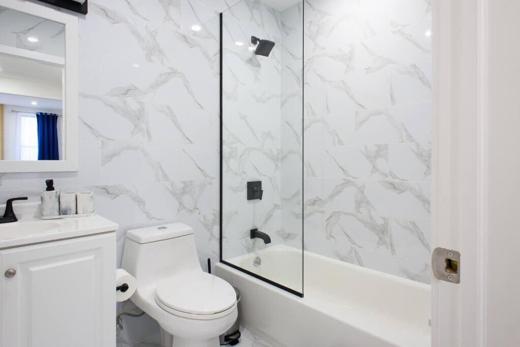 240-15 Luxury Prime Location W&d
