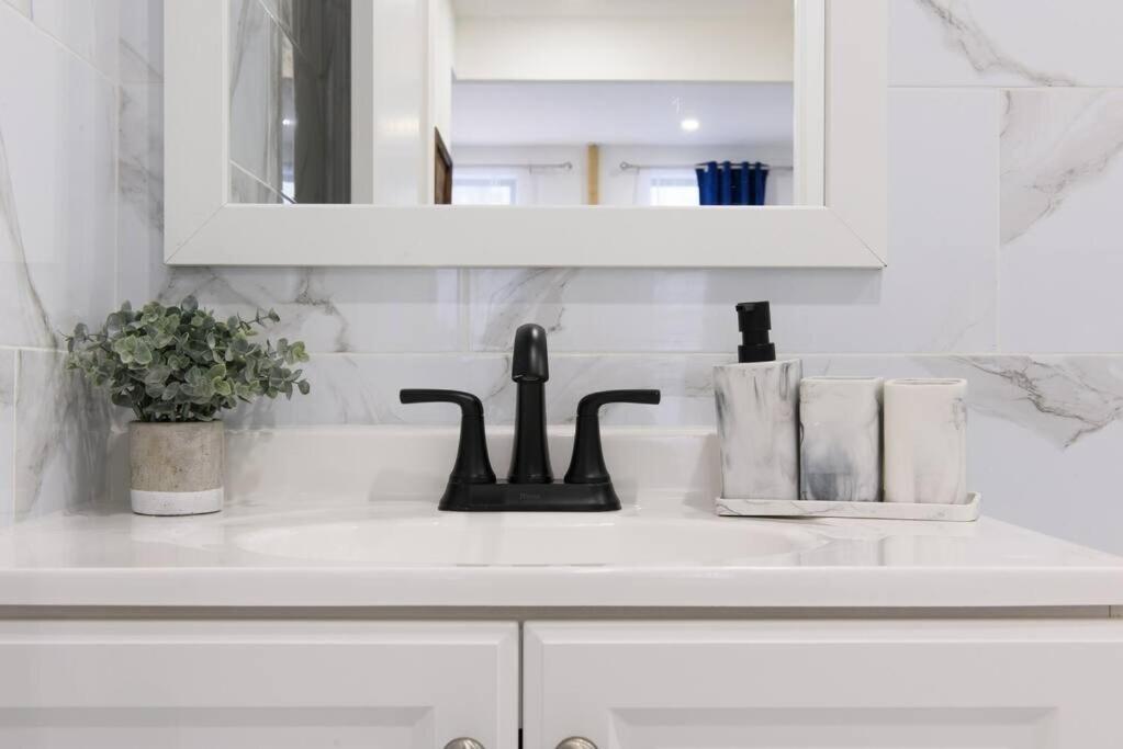 240-15 Luxury Prime Location W&d Apartment New York