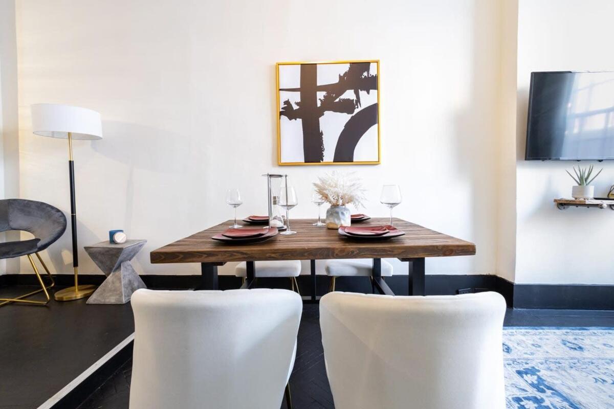 E10-1 Designer East Village Townhouse 1br Apartment *