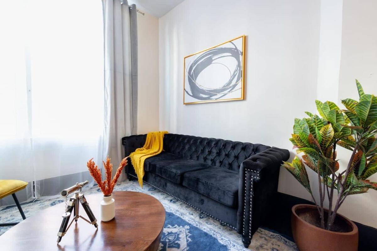 E10-1 Designer East Village Townhouse 1br Apartment New York