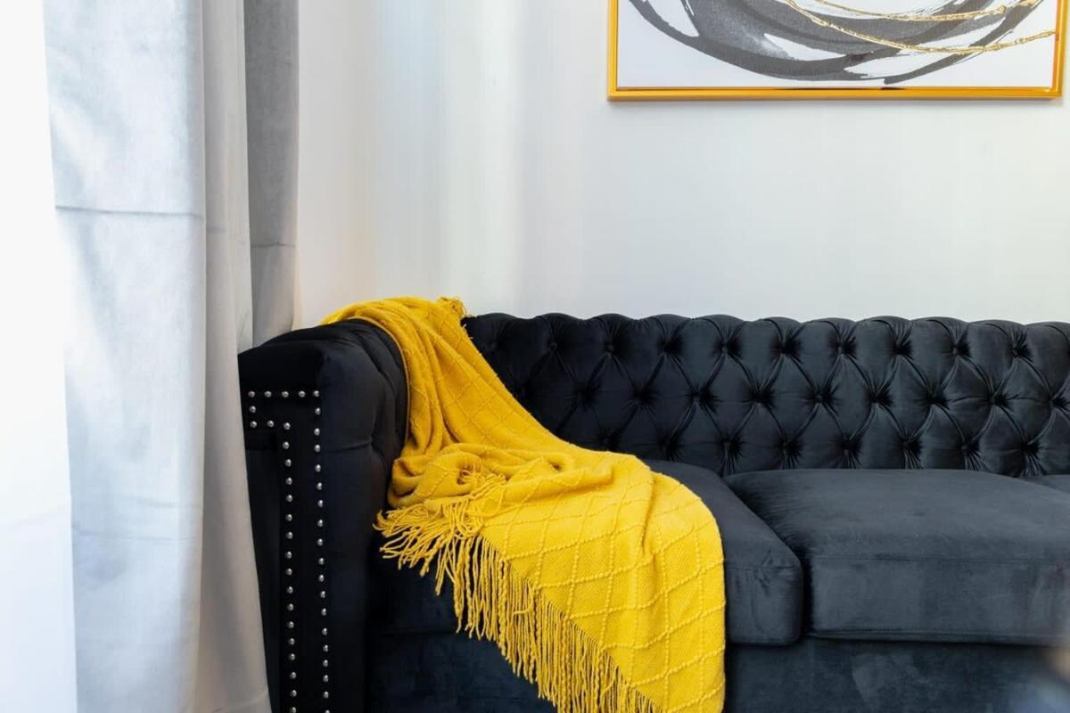 E10-1 Designer East Village Townhouse 1br *