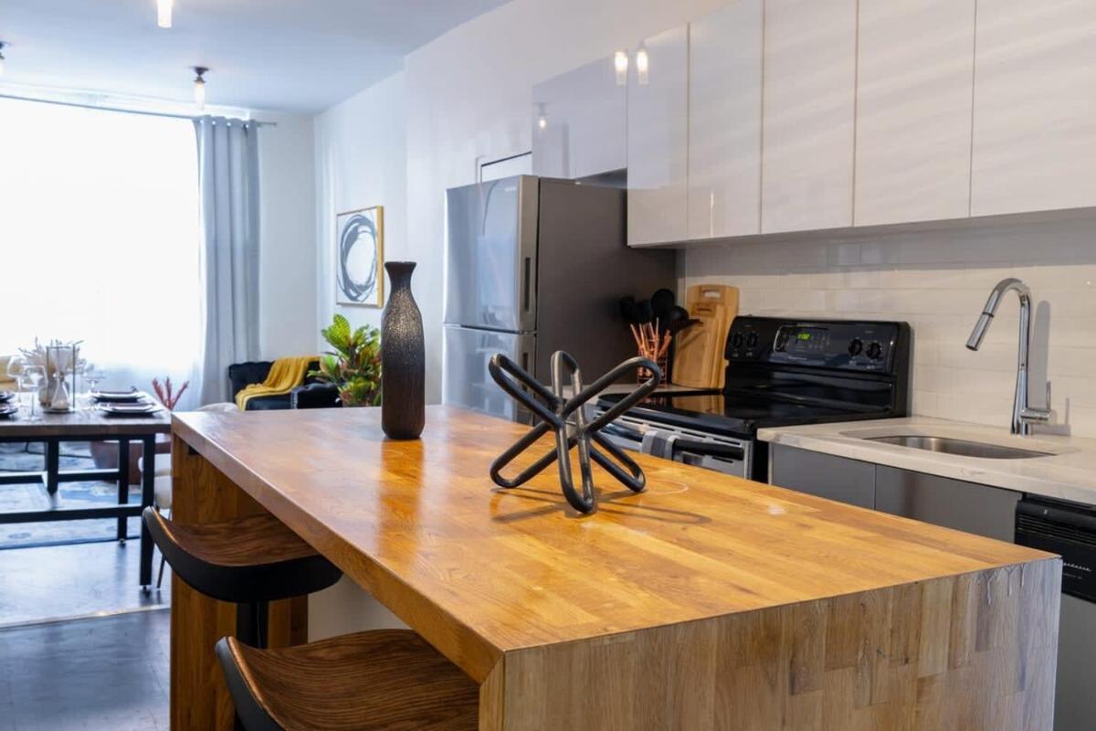 E10-1 Designer East Village Townhouse 1br Apartment
