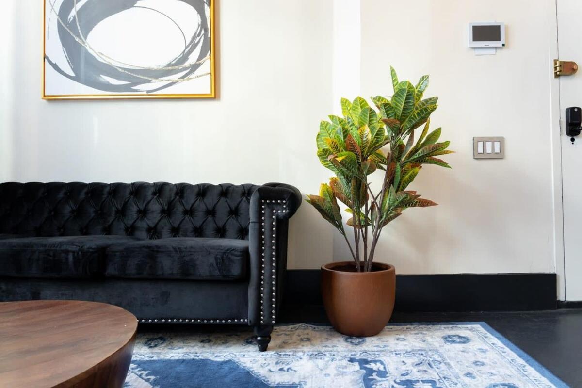 E10-1 Designer East Village Townhouse 1br Apartment New York