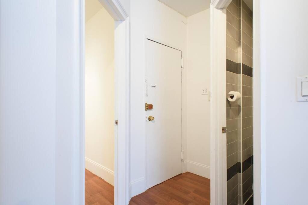 Apartment 69-5d Modern Lower East East 1br Brand New