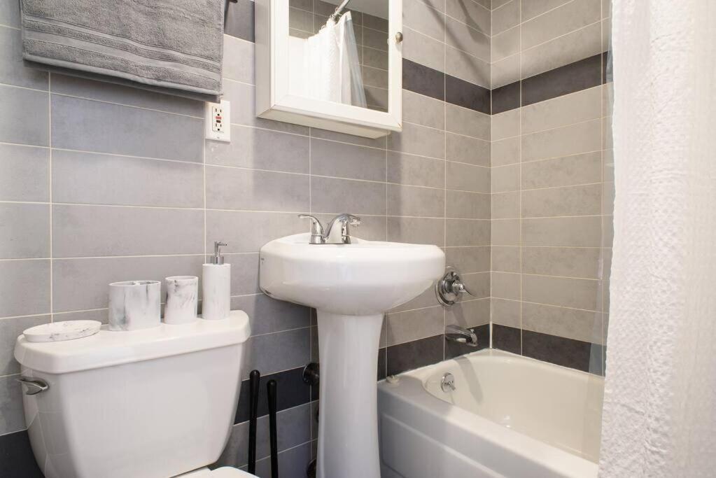 Apartment 69-5d Modern Lower East East 1br Brand New
