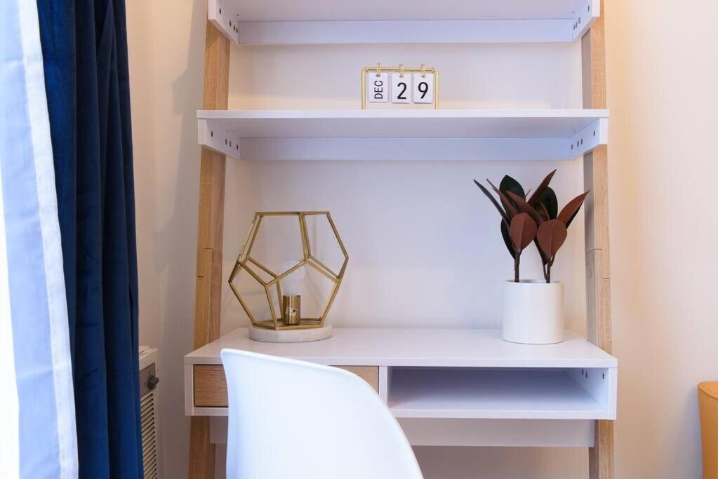 Apartment 69-5d Modern Lower East East 1br Brand New