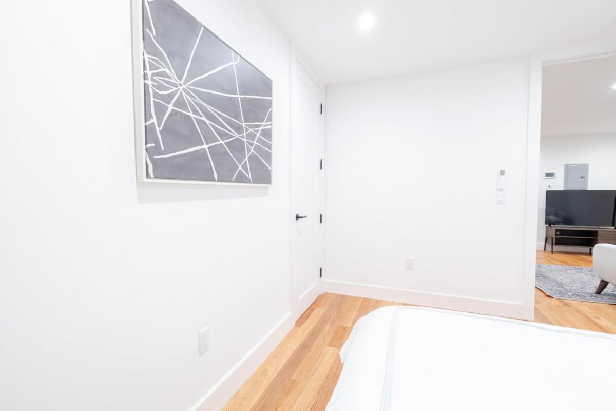 323-1 Specious 2br Williamsburg Apartment *
