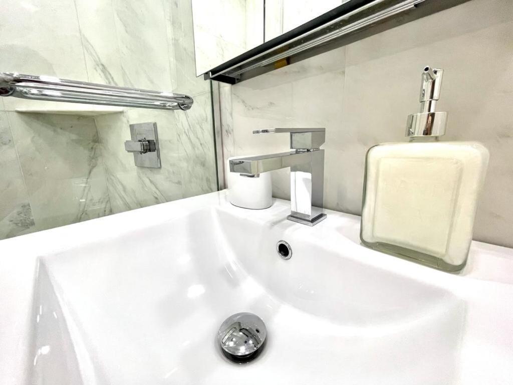 Apartment 62-2b Renovated 1br In Prime Upper East Side *