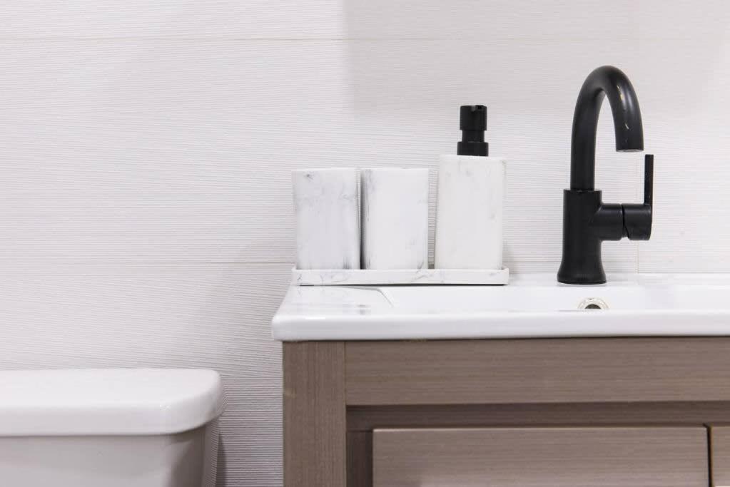 69-3d Prime Lower East East Brand New 1br