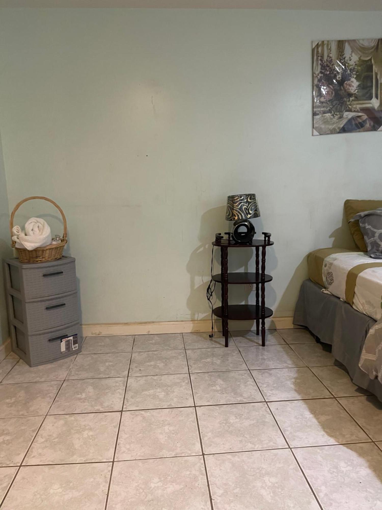 Guest house 24511 149th Road Rosedale *