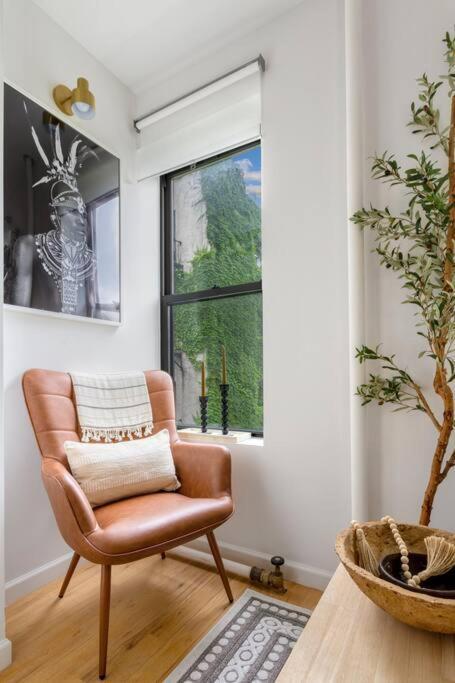 Apartment Bright Designer In Historic Harlem New York