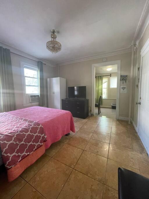 *private* 5 Minutes From Lga/ Us Open Apartment *