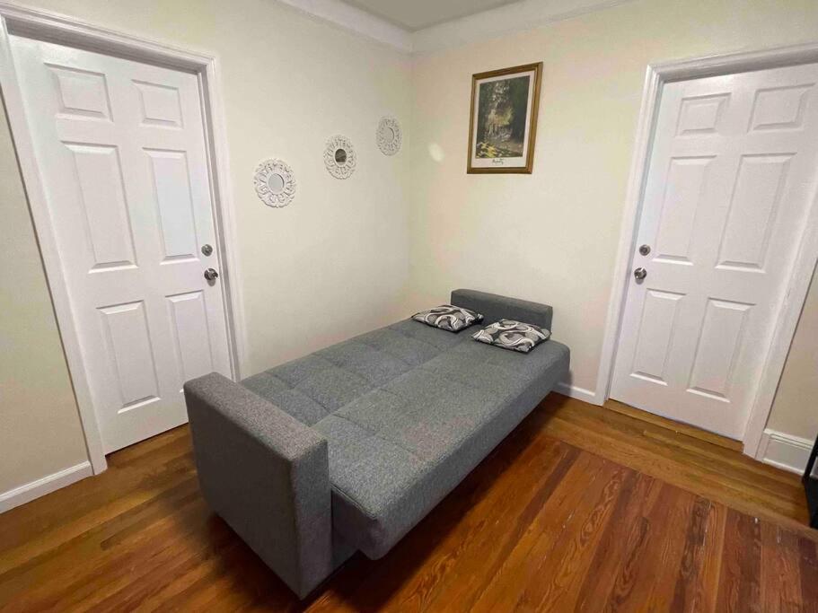 Entire Cozy 1br In Heart Of Queens L Apartment