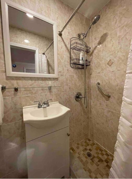 Entire Cozy 1br In Heart Of Queens L New York