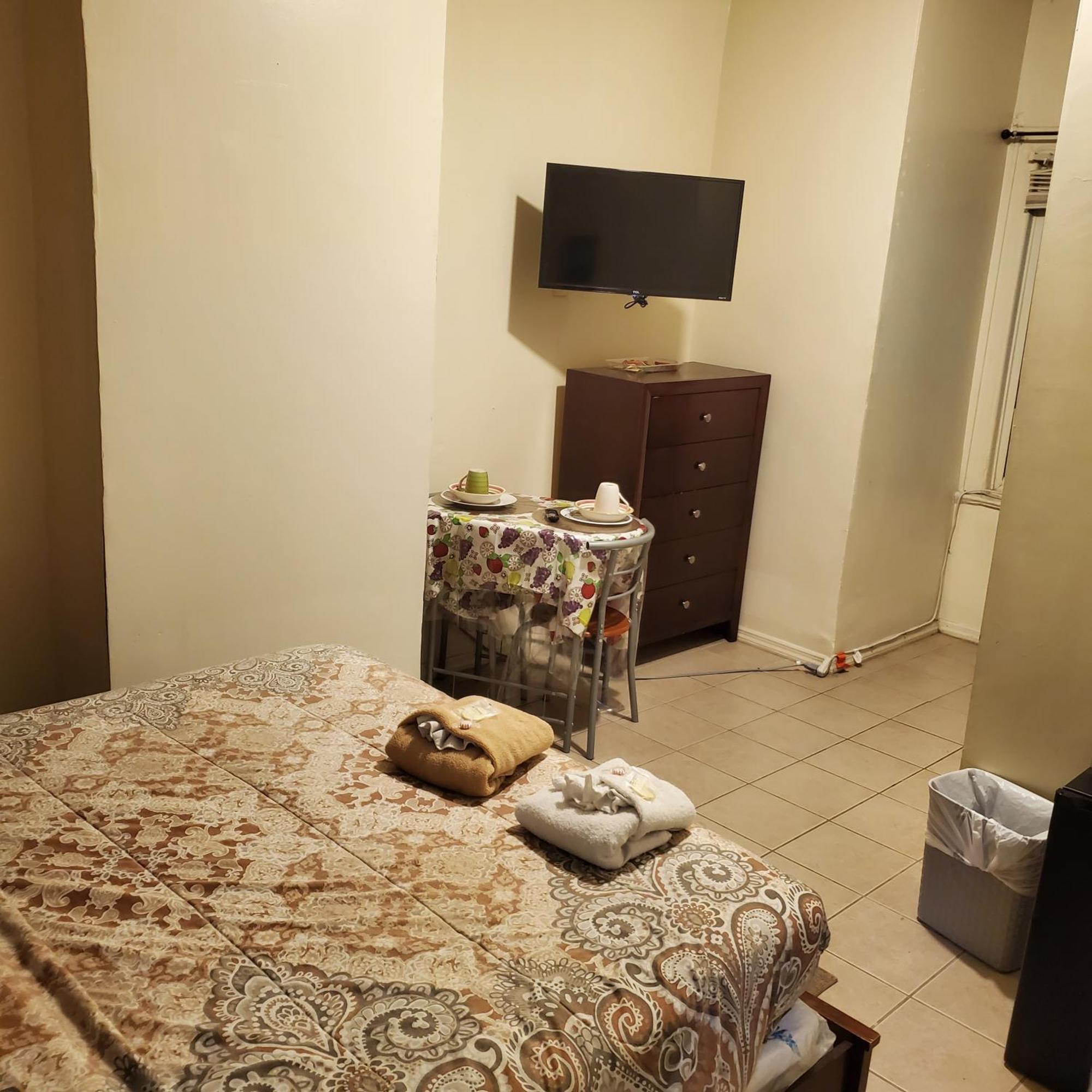 And One Bedroom * New York