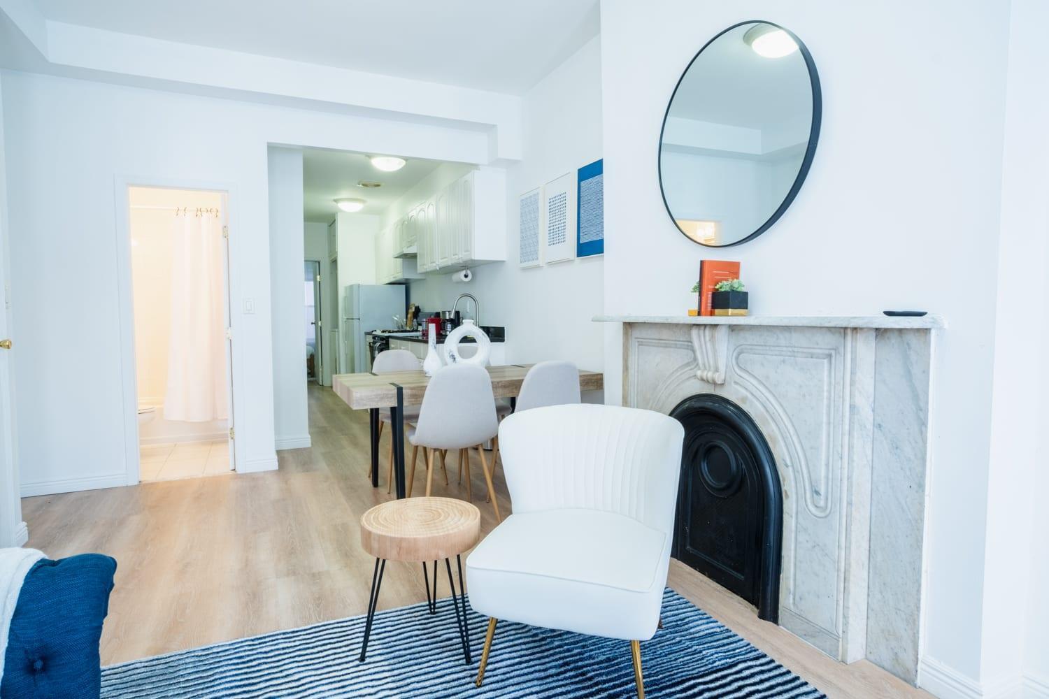 1435-4 I 3 Bedrooms 2bath W D Prime Upper East *