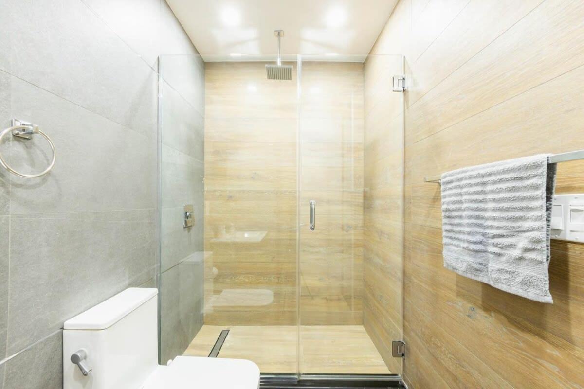 1597-1 Large W D In The Unit Prime Ues Apartment New York