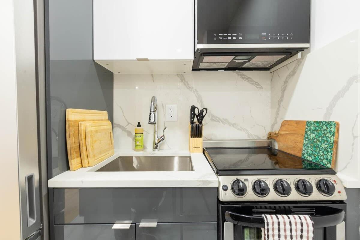 1597-1 Large W D In The Unit Prime Ues