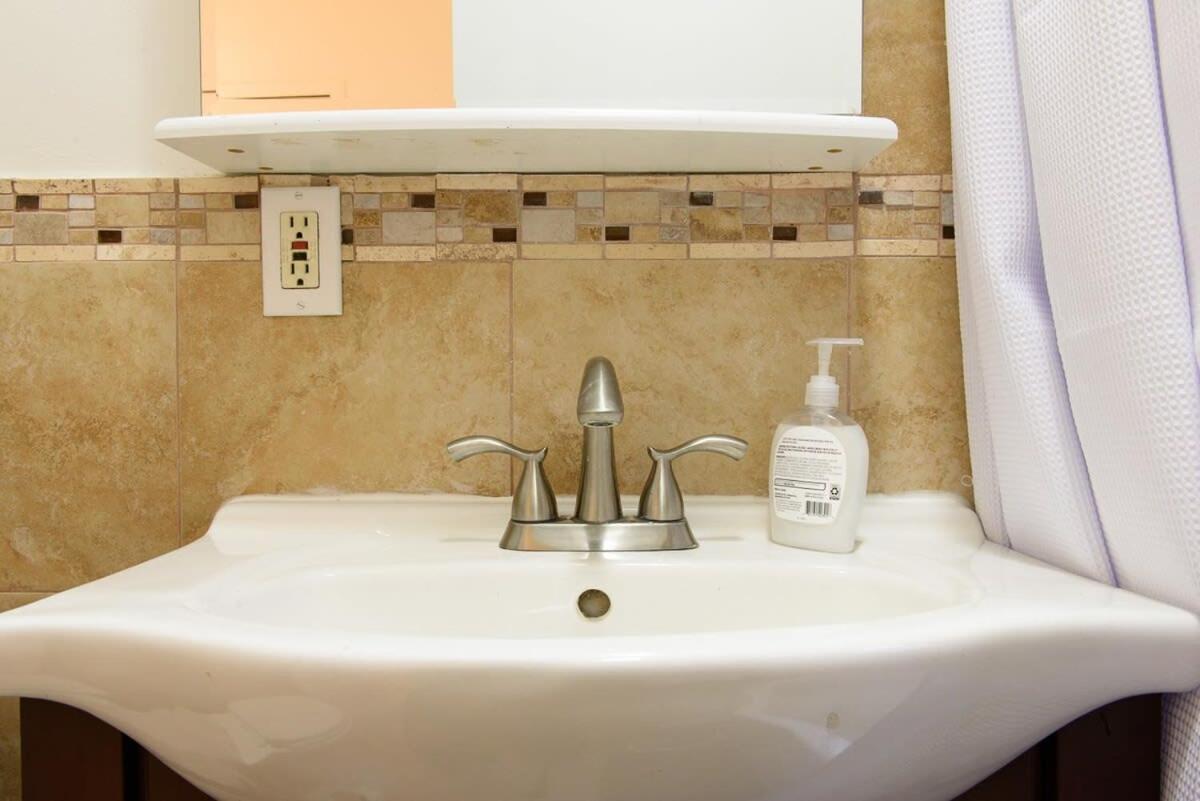 Apartment 428-2e Newly Furnished 2br Prime Midtown Sleeps 5 New York