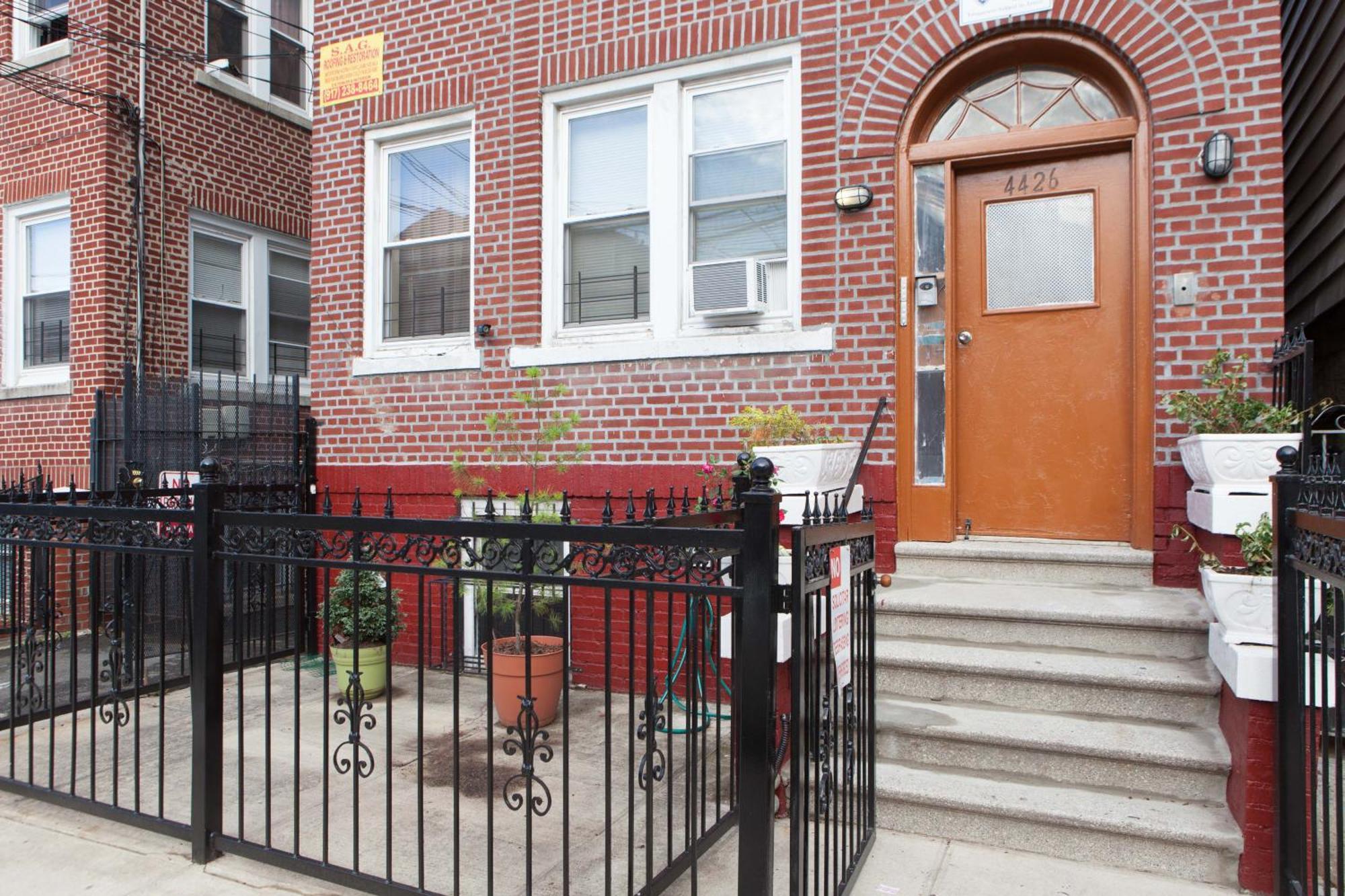 Studio, One And Two Bedroom Apartments - Bronx Apartment