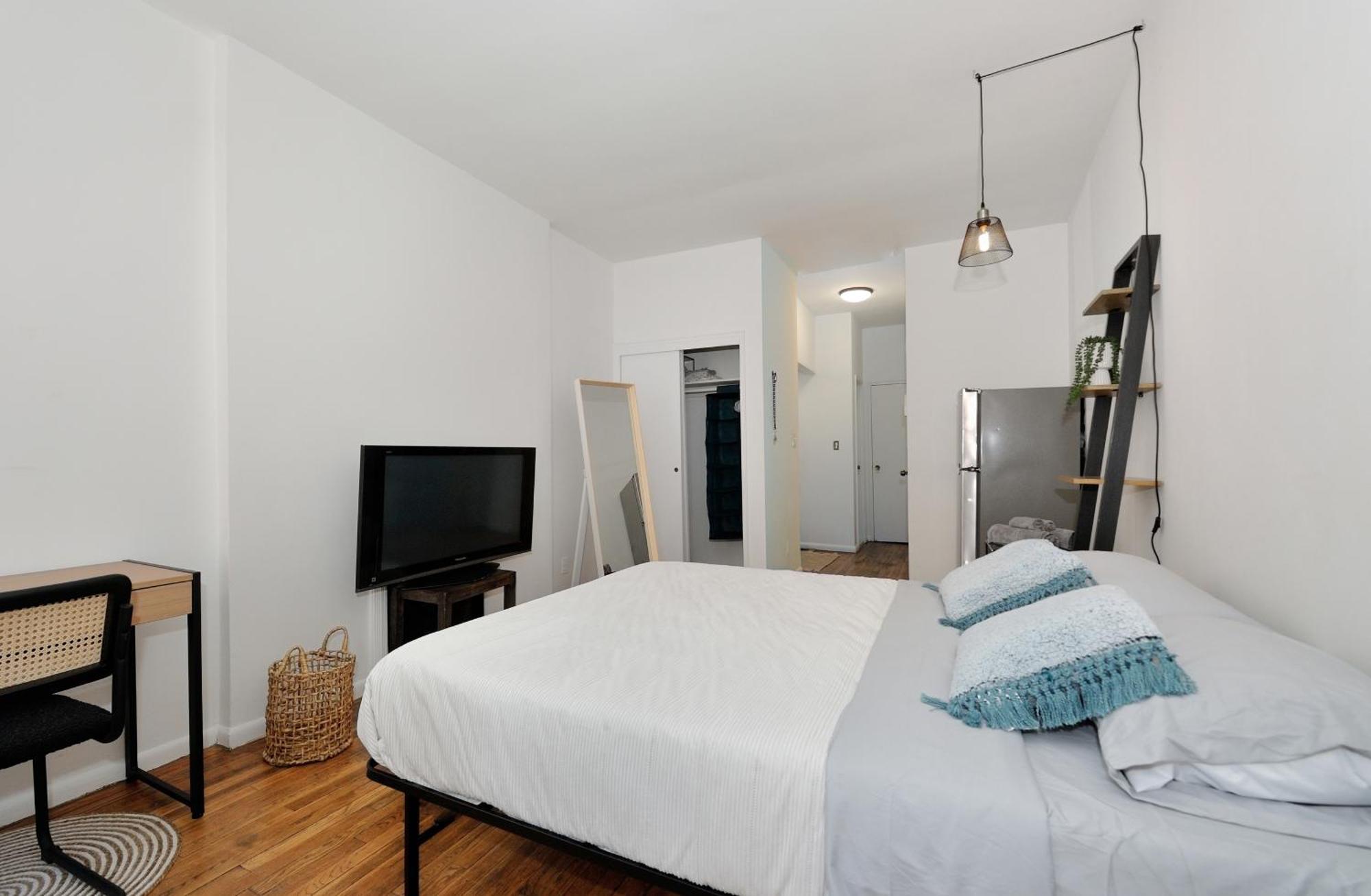 Monthly Nyc - Flawless Studio *