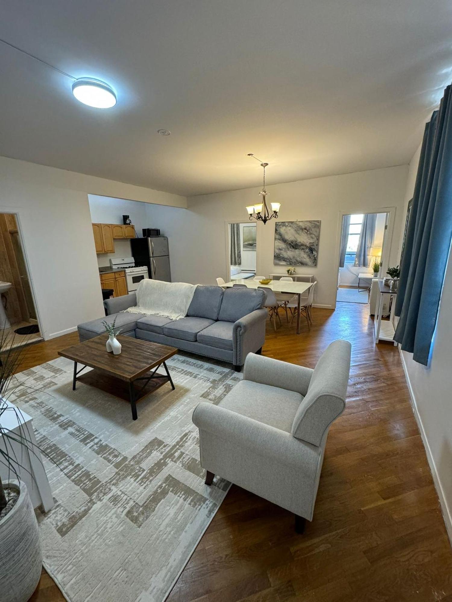 Apartment Bright 3 Bedroom In East Harlem! New York