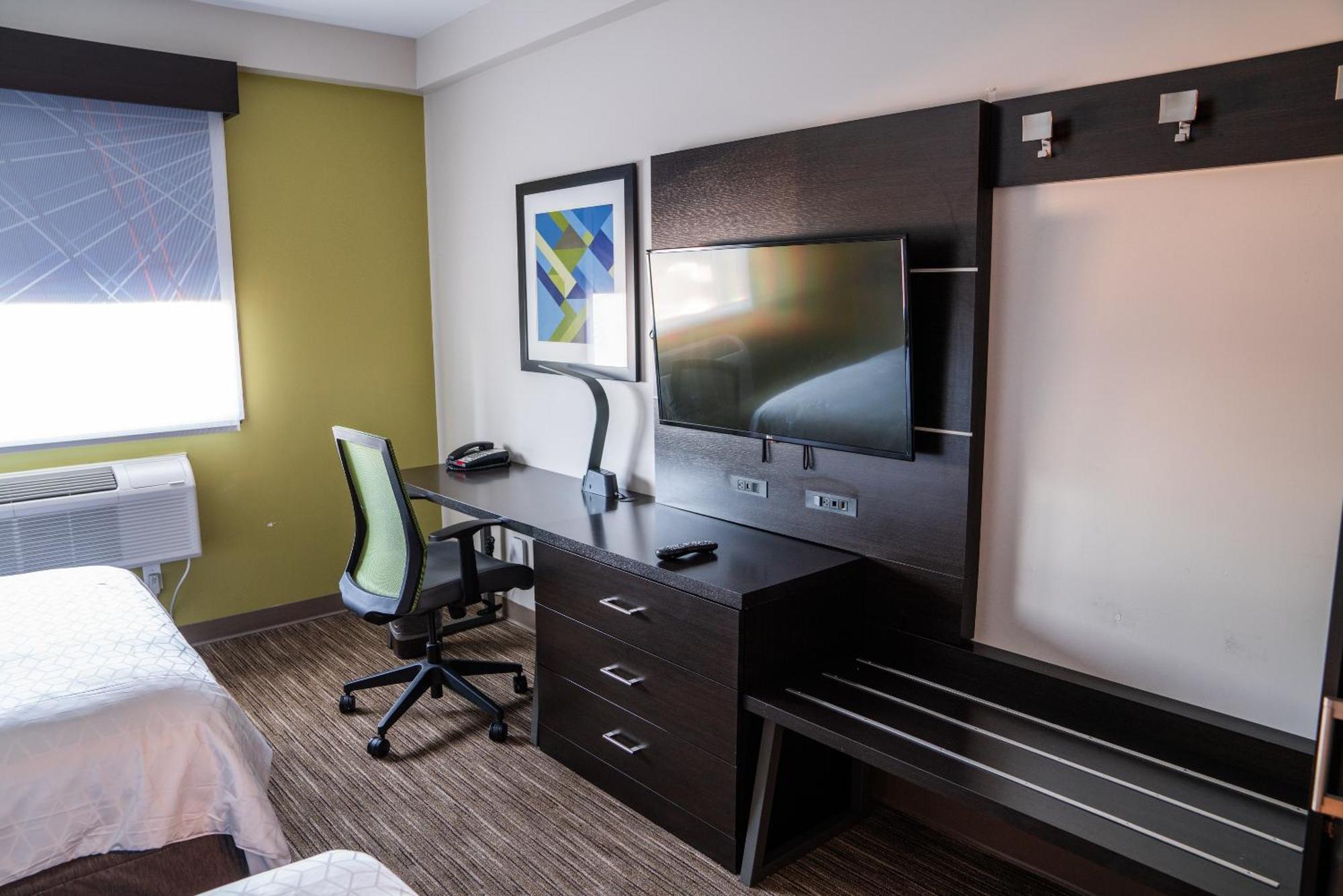 Express Maspeth By Ihg 2*