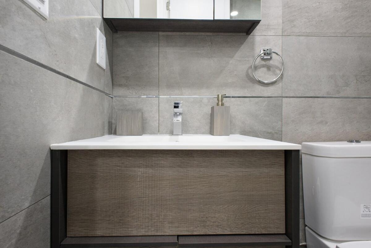 75-1c New 1br Prime Ues W D The Unit Value Apartment